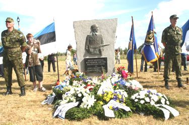 20 августа 2004 года.В Эстонии открыт памятник
 эсэсовцам 
